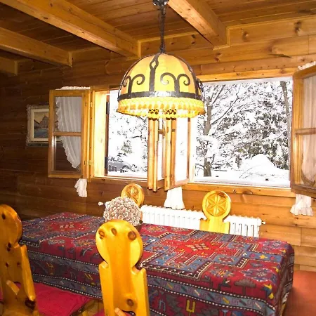 Chalet Tradizionale Con Bel Giardino