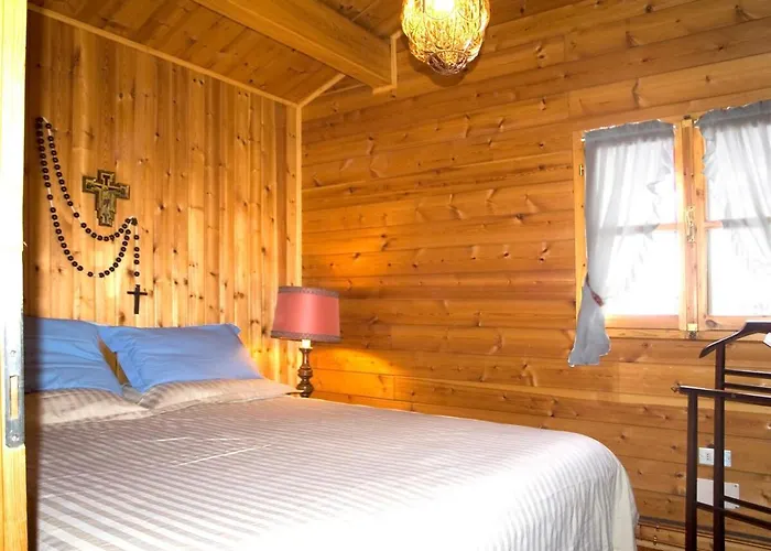 Tradizionale Con Bel Giardino Шале